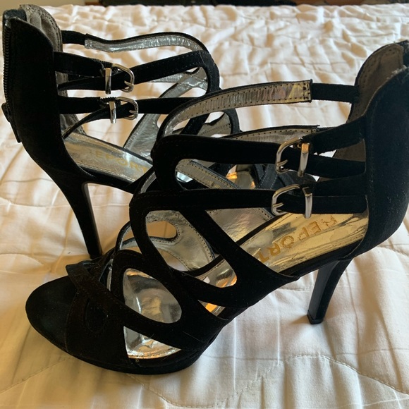 Strappy heels - Picture 3 of 4